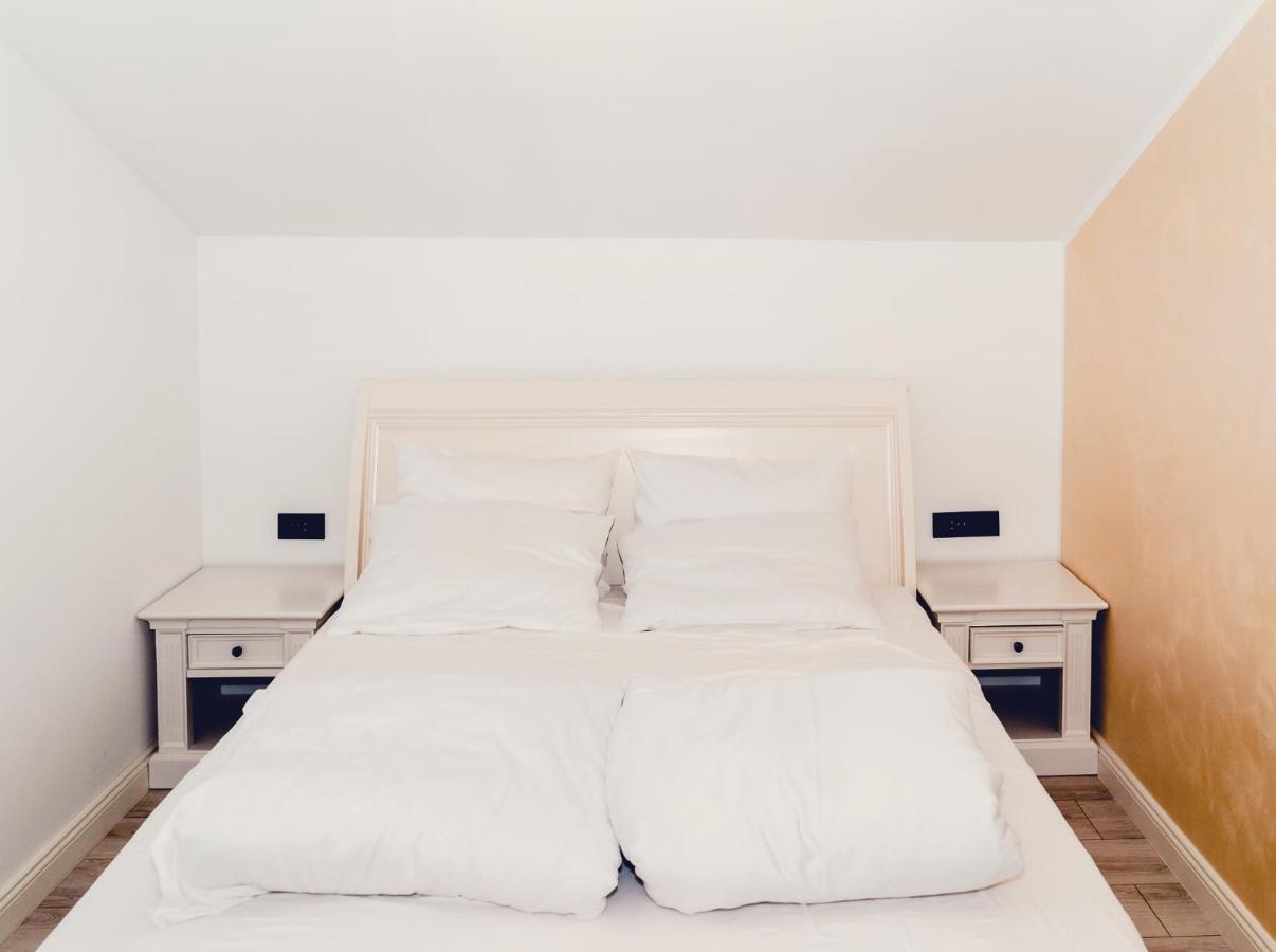 Casa Del Sole Hotel Alba Iulia Buitenkant foto